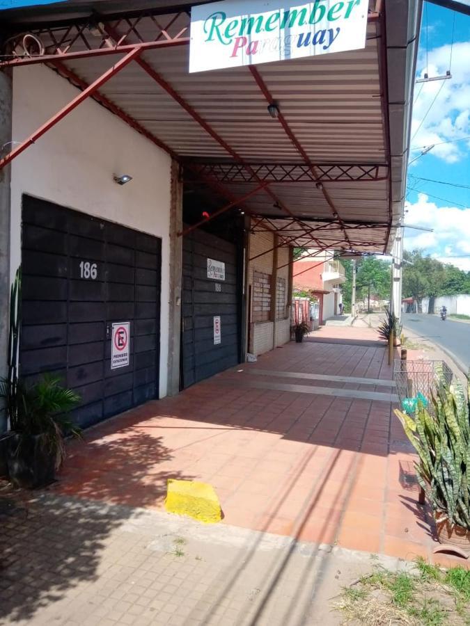 Remember Py Hotel Luque Exterior photo